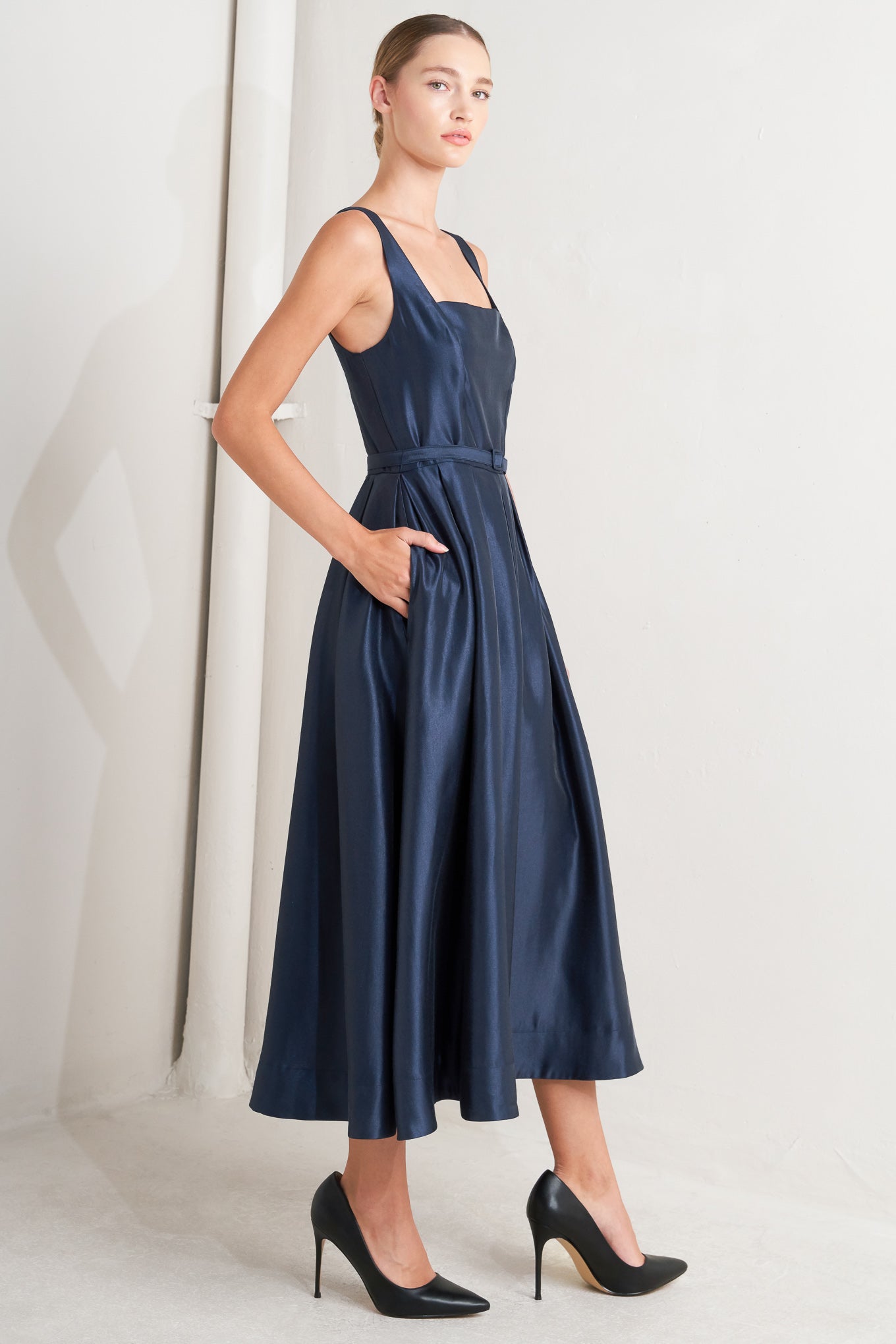 FEMME SILHOUETTE WOVEN MIDI DRESS